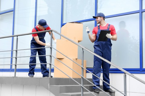 Moving truck service for homes and flats in South Kensington