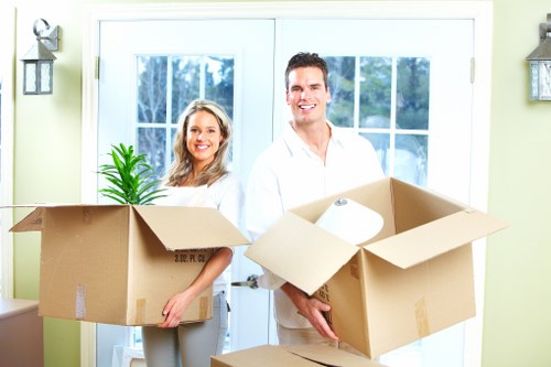 Furniture dismantling and loading support for a London home move